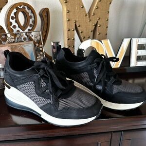 Mix No. 6 Tryna Wedge Sneaker Size 7 excellent use condition